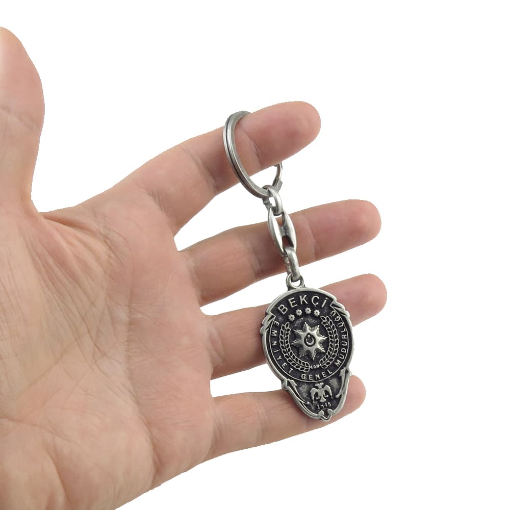 Eskitme Renkli Metal Bekçi Anahtarlık 1 Adet Eskitme Renkli Metal Bekçi Anahtarlık 1 Adet