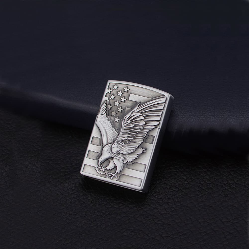 Kabartmalı Kartal Görselli Eskitme Gümüş Renkli Gazlı Şık Metal Çakmak 1 Adet Kabartmalı Kartal Görselli Eskitme Gümüş Renkli Gazlı Şık Metal Çakmak 1 Adet
