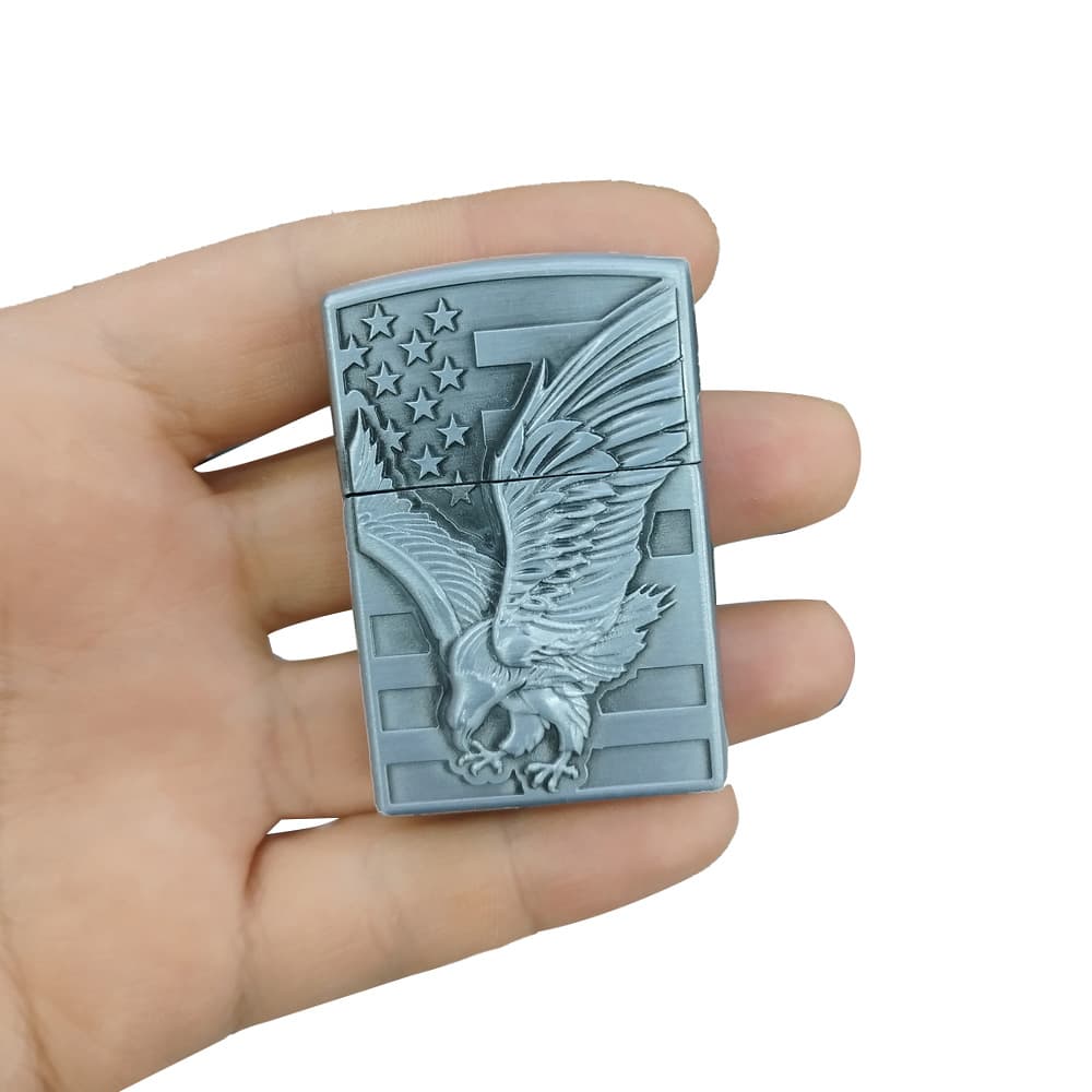 Kabartmalı Kartal Görselli Eskitme Gümüş Renkli Gazlı Şık Metal Çakmak 1 Adet