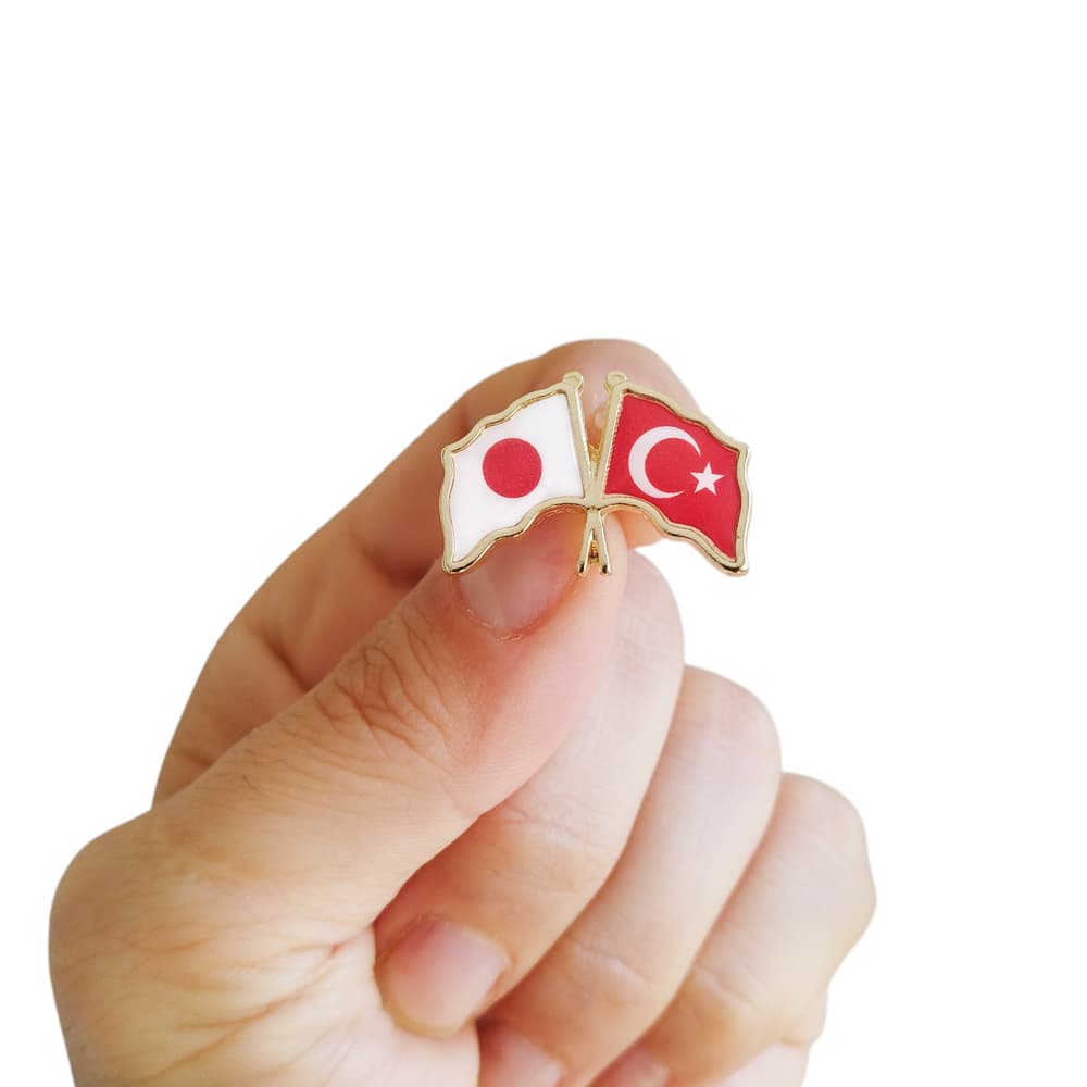 Japonya Türkiye Flamalı Bayrak Yaka Rozeti 1 Adet Japonya Türkiye Flamalı Bayrak Yaka Rozeti 1 Adet