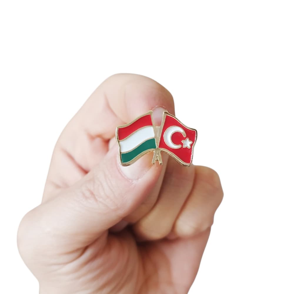 Macaristan Türkiye Bayrak Flamalı Metal Yaka Rozeti 1 Adet Macaristan Türkiye Bayrak Flamalı Metal Yaka Rozeti 1 Adet