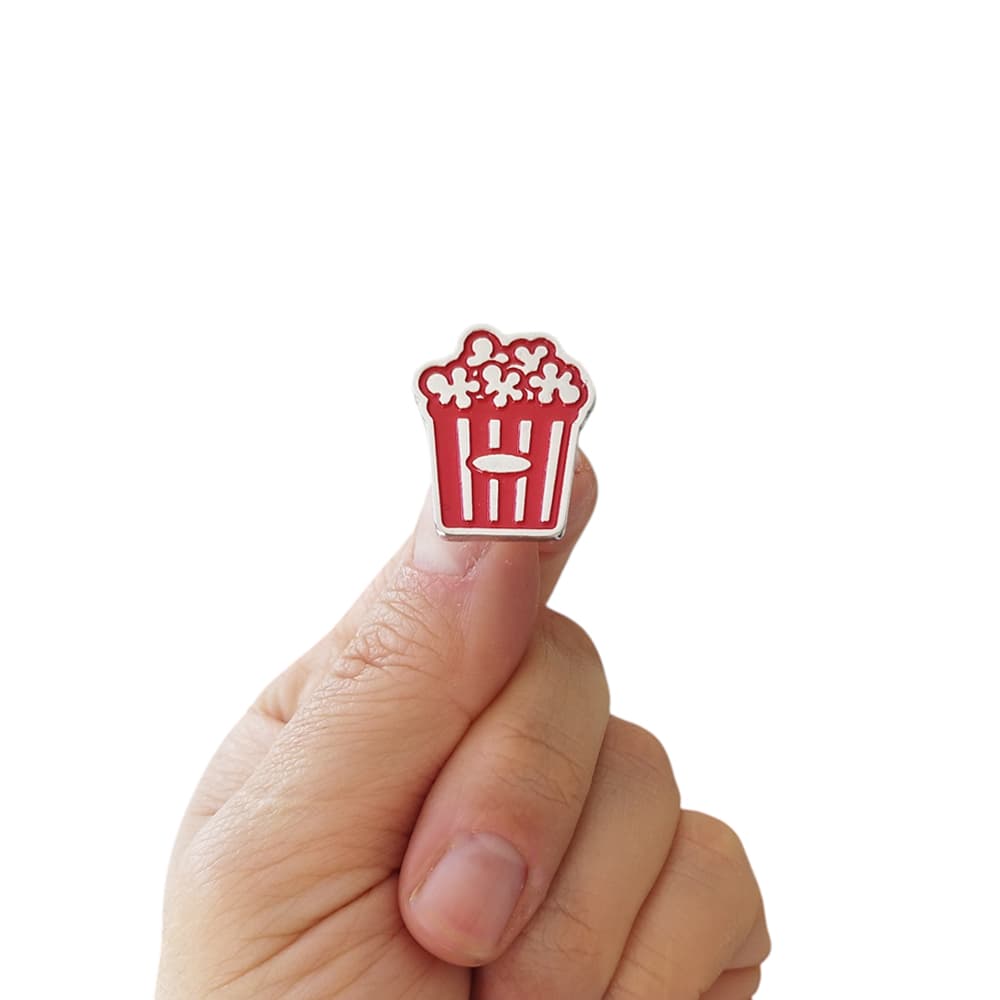 Popcorn Patlamış Mısır Kırmızı Kova Tasarımlı Metal Yaka Rozeti 1 Adet Popcorn Patlamış Mısır Kırmızı Kova Tasarımlı Metal Yaka Rozeti 1 Adet