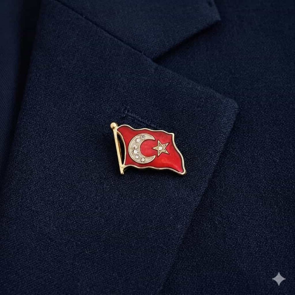 Taşlı Dalgalı Türk Bayrağı Yaka Rozeti 1 Adet Taşlı Dalgalı Türk Bayrağı Yaka Rozeti 1 Adet