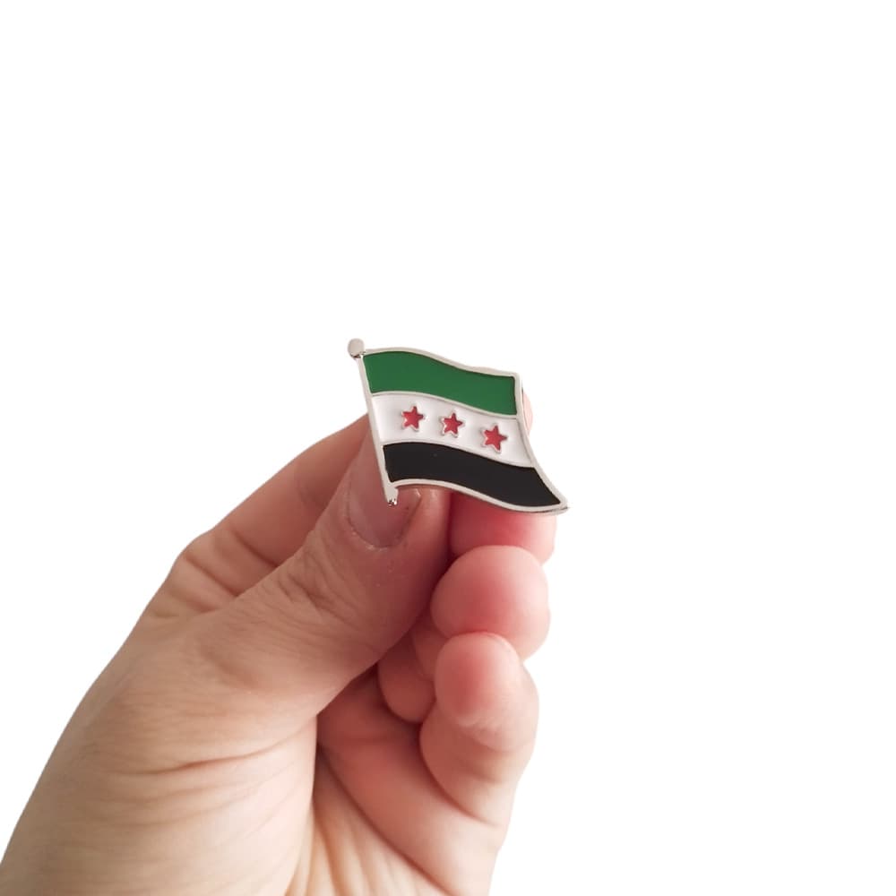 Yeni Suriye Bayrağı Metal Yaka Rozeti 1 Adet