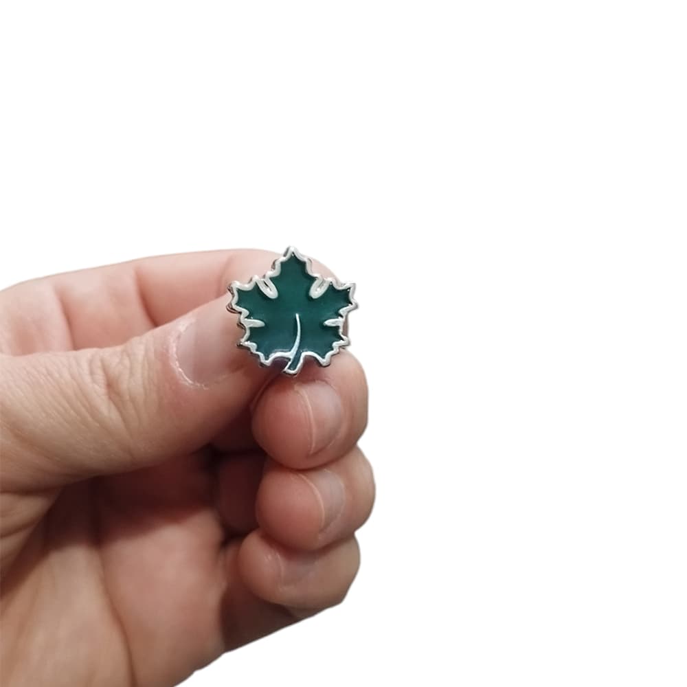 Çınar Yaprağı Metal Yaka Rozeti 1 Adet Çınar Yaprağı Metal Yaka Rozeti 1 Adet